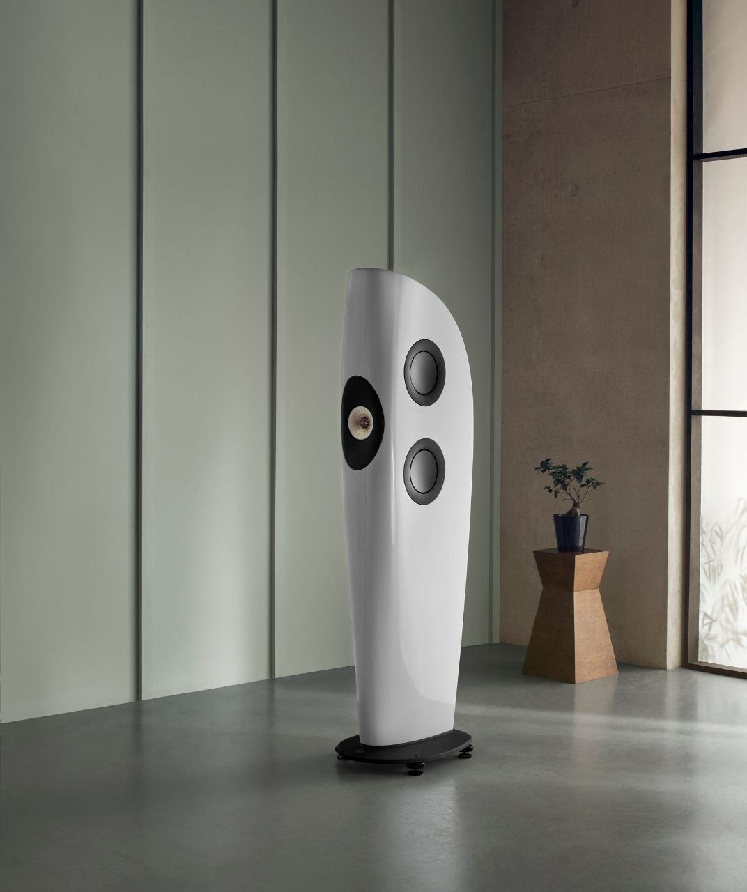 White Blade Two floorstanding speaker.